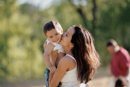 Как няня влияет на привязанность ребенка  к маме
