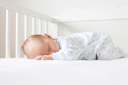 Как защитить младенца во время сна: 9 правил для родителей
