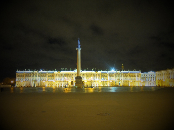 Дворцовая площадь ночью