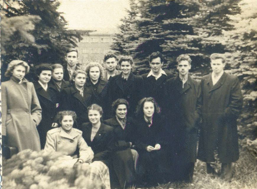 Первокурсники — часть группы АП-4 МАИ, 1951 год