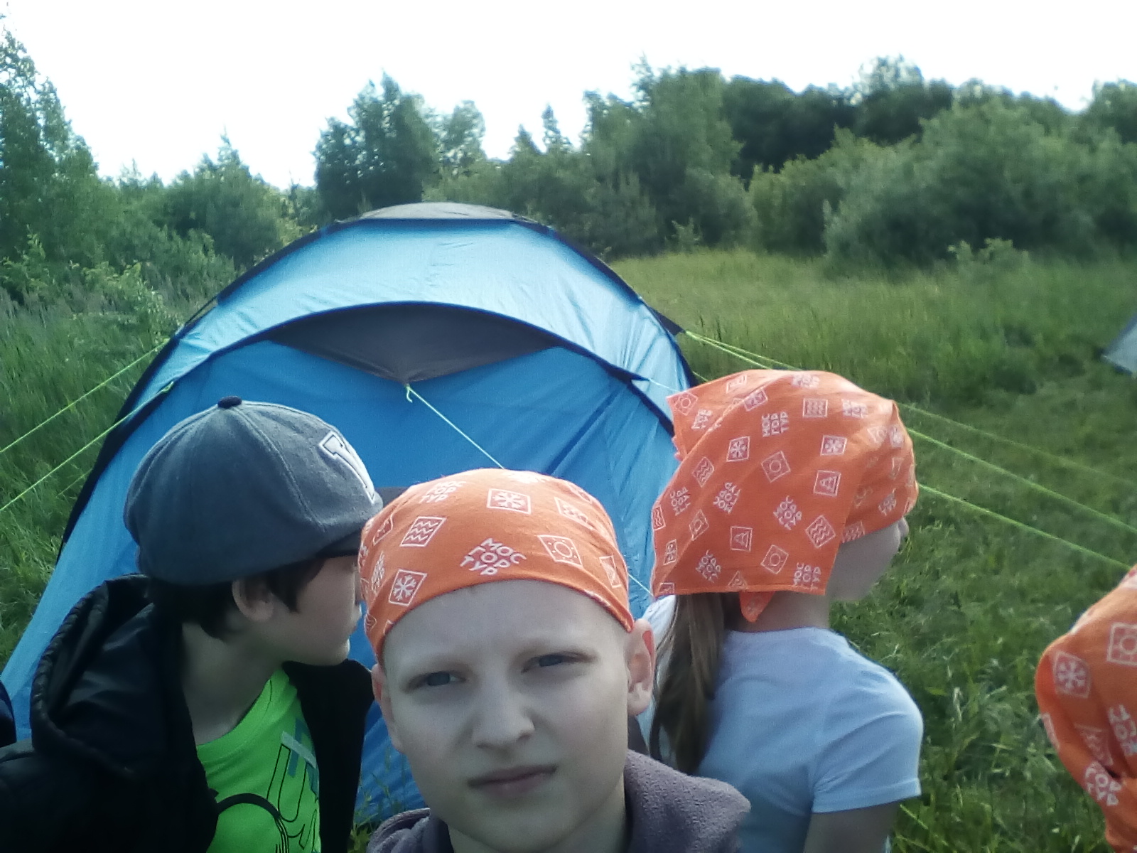 Ребенок в лагере: средства связи