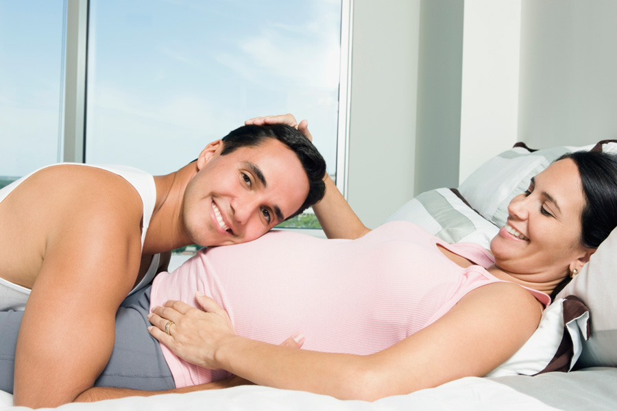 Забеременеть можно в любой день. Адекватный стиль беременности. Повторнобеременная. Повторнобеременные картинки. Фотография с мужем дома во время беременности.