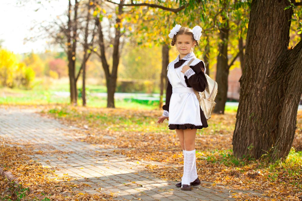Как стильно и модно одеваться в школу: луки и одежда для подростков
