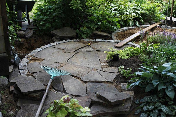 Тротуарная плитка в саду: эстетика и комфорт