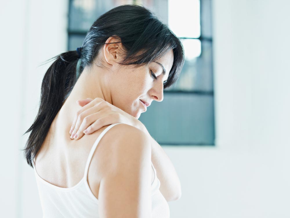 Почему болит спина при остеохондрозе