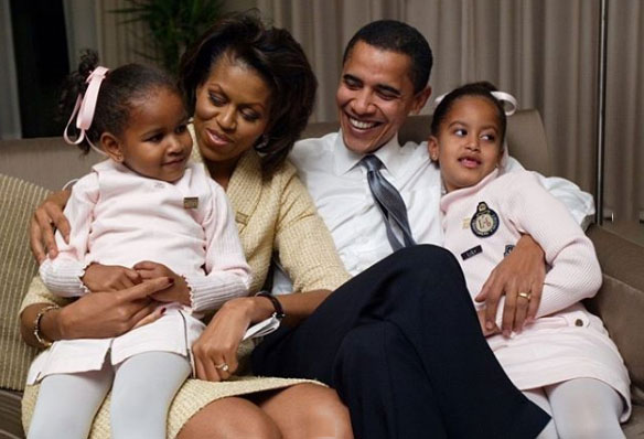 На прошлый День святого Валентина Мишель Обама опубликовала давнее семейное фото с дочерями Сашей И Малией