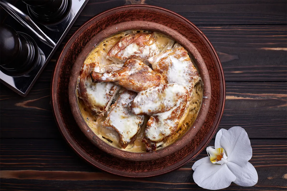 Чкмерули – сливочно-чесночная классика из Грузии Чкмерули – сливочно-чесночная классика из Грузии