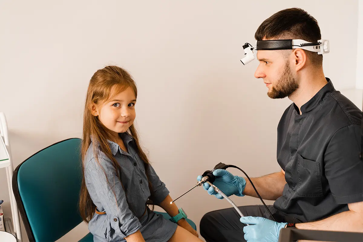 Увеличенные аденоиды мешают воздуху свободно попадать в дыхательные пути