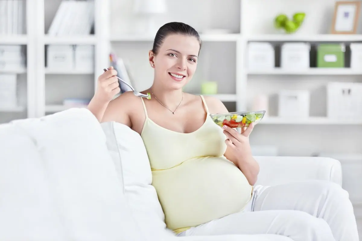 Как правильно питаться беременным
