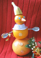 Снеговик-фруктовик для украшения детского праздничного стола
